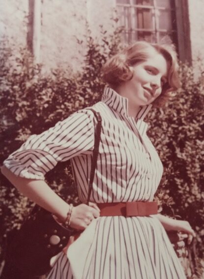 Gondina era bella. E si vestiva alla moda. 16 anni. Il suo ambiente nobiliare lo richiedeva, peraltro